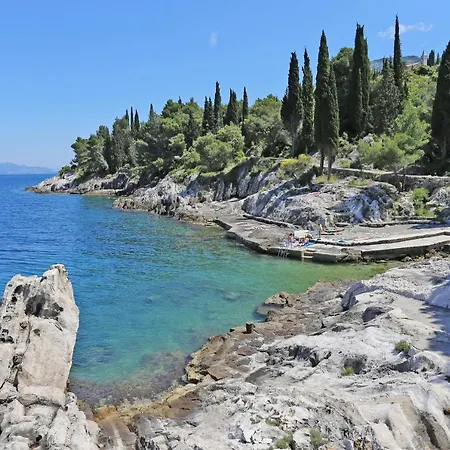 Apartments With Parking Space Trpanj, Peljesac - 10083 * Trpanj