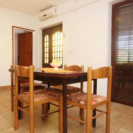 Apartments With Parking Space Trpanj, Peljesac - 10083 Apartman *